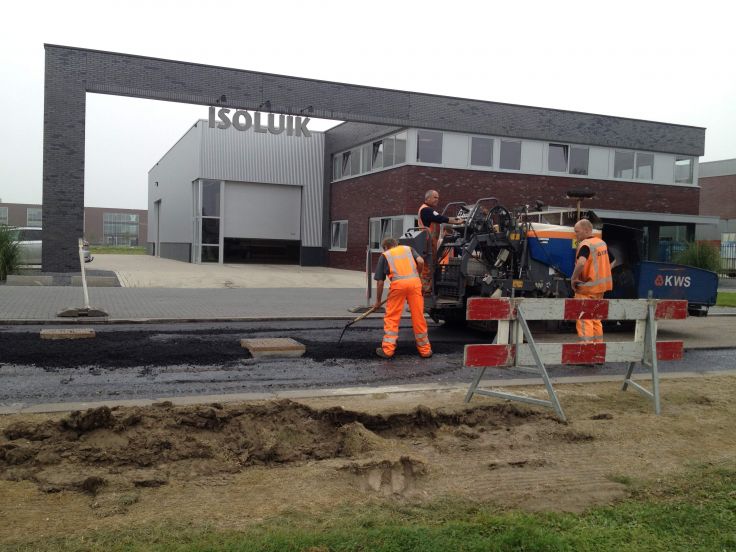 Werk aan de weg. Showroom bereikbaar! Photo