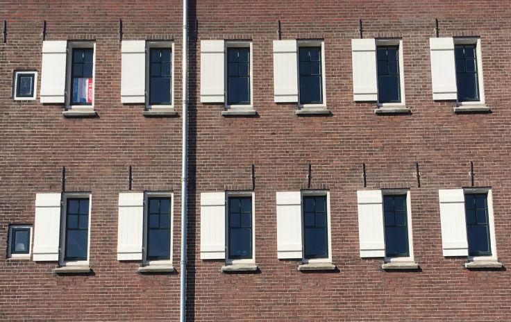 Rijksmonument met nieuwe luiken. Photo