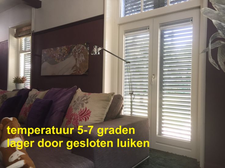 Gesloten luiken zorgen voor aangenaam binnenklimaat. Photo