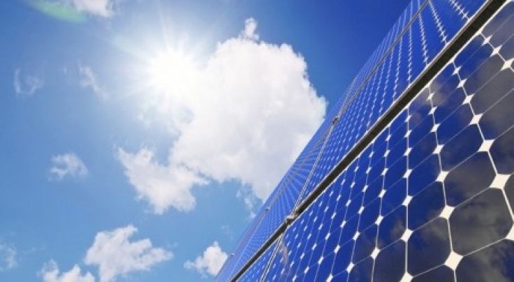 Schuifluiken op zonne-energie.  Photo